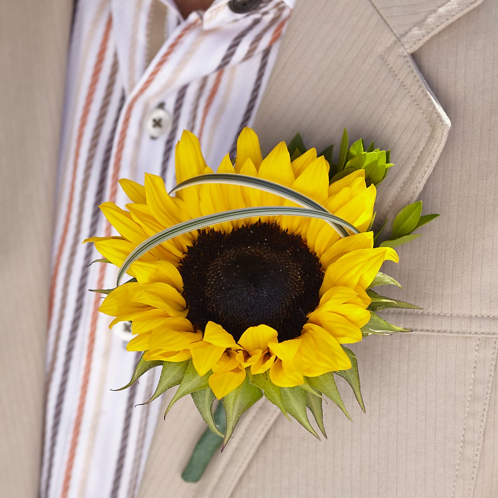 Free Spirit Boutonniere – BELMA'S PRECIOUS FLOWERS, Kodiak AK