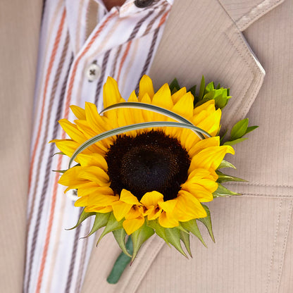 Free Spirit Boutonniere – BELMA'S PRECIOUS FLOWERS, Kodiak AK